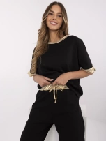 Czarny dwuczęściowy komplet ze złotymi wstawkami