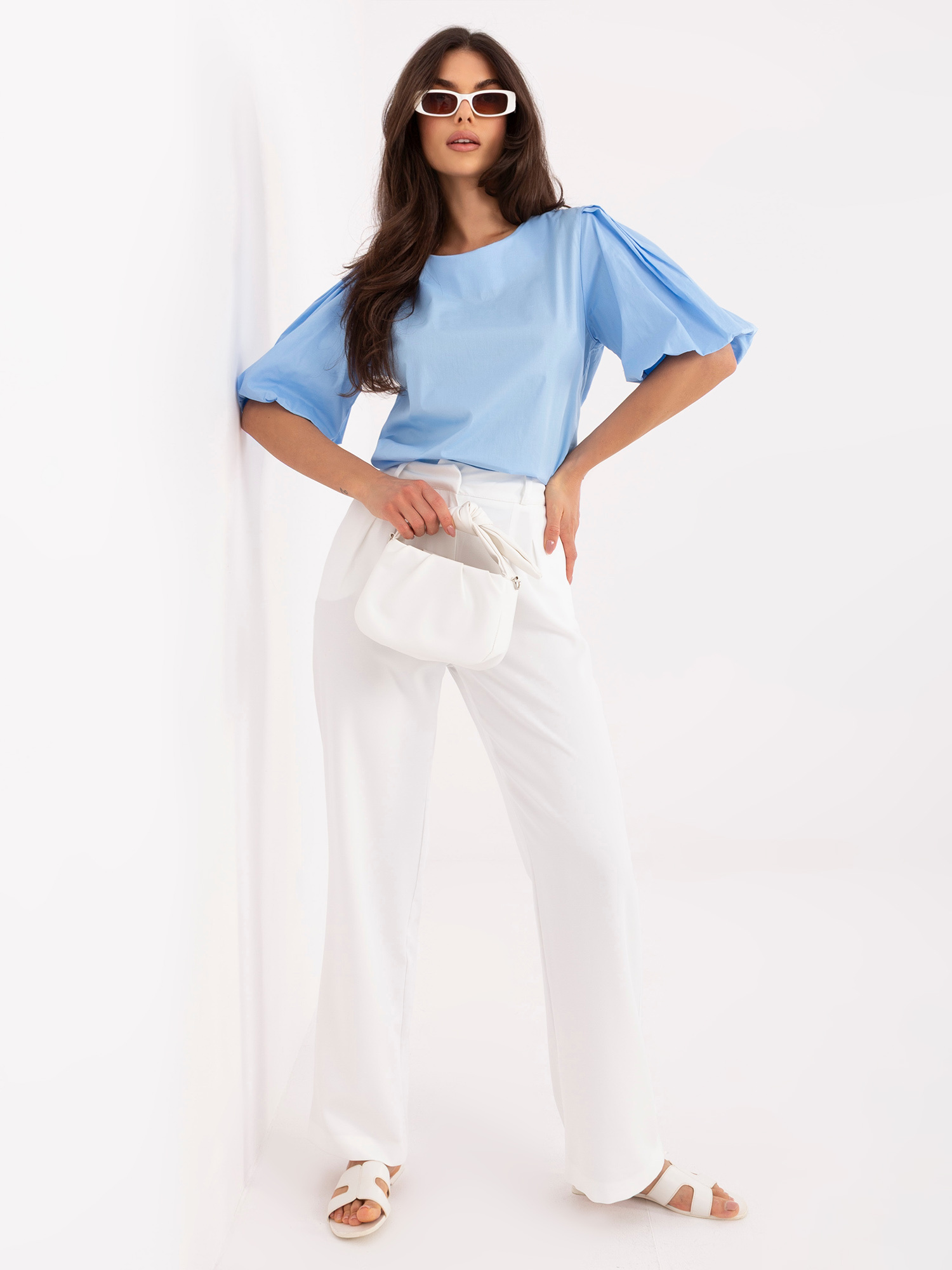 Niebieska bawełniana bluzka z okrągłym dekoltem