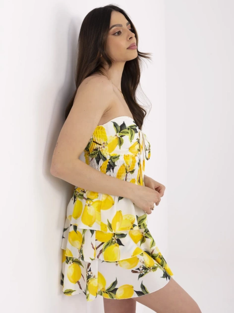 Ecru-żółta letnia sukienka z wiązanym dekoltem