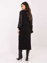 Czarna midi spódnica z ozdobnymi guzikami 