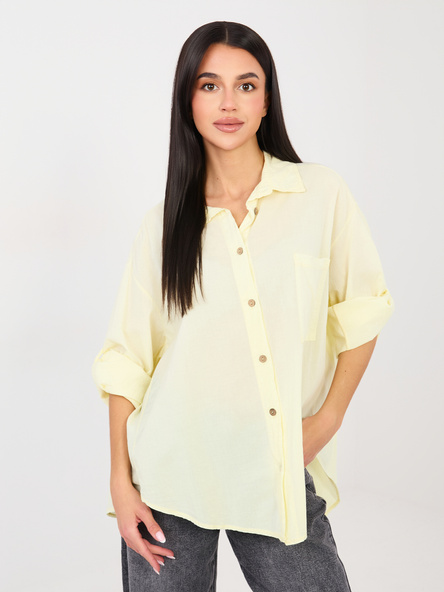 Helle gelbe asymmetrische Bluse mit Kragen.