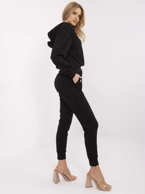 Czarny dwuczęściowy komplet ze spodniami