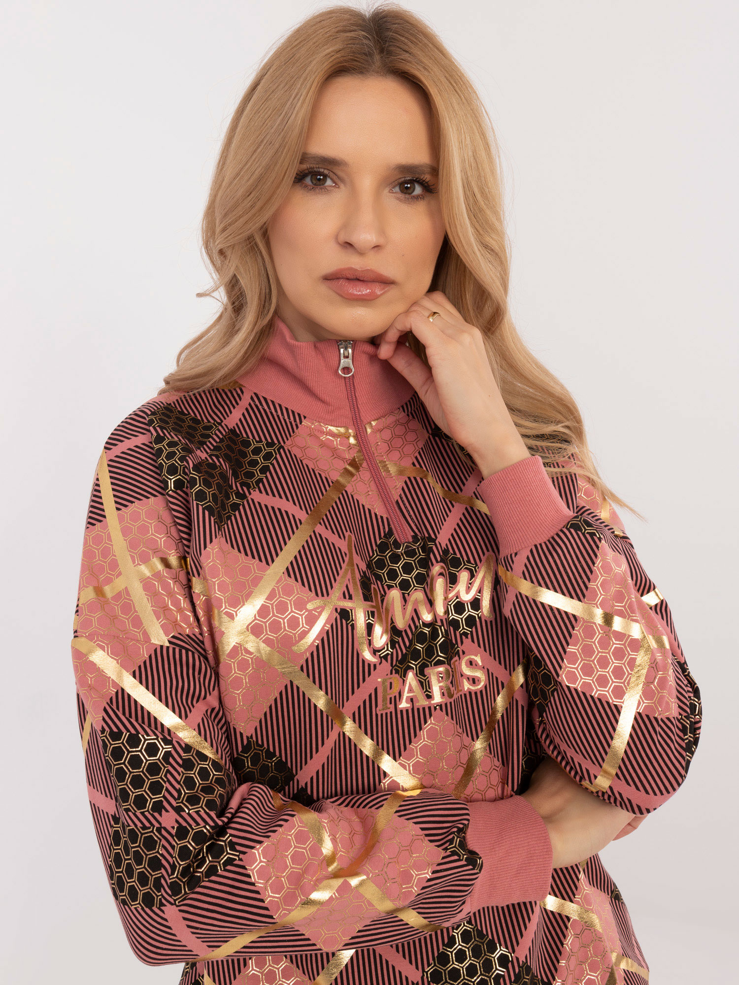 Hurt Brudnoróżowa bluza z printem i ściągaczami