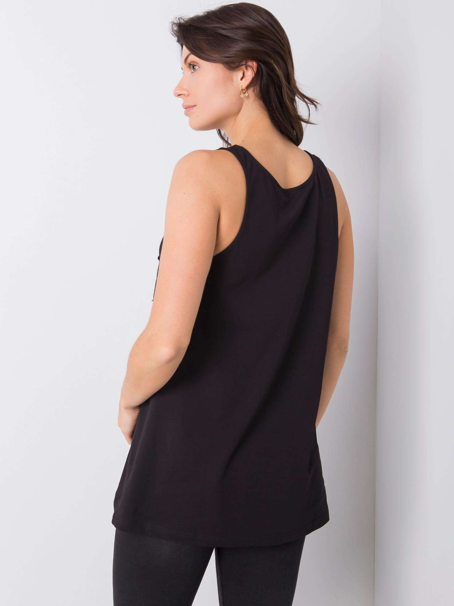 Czarny top z napisem Evette