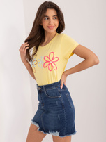 Hurt Żółty t-shirt z kwiatową aplikacją BASIC FEEL GOOD