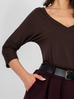 Czekoladowa bluzka basic z dekoltem na plecach RUE PARIS 