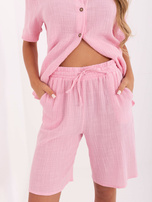 Jasnoróżowy letni komplet z rozpinaną koszulą