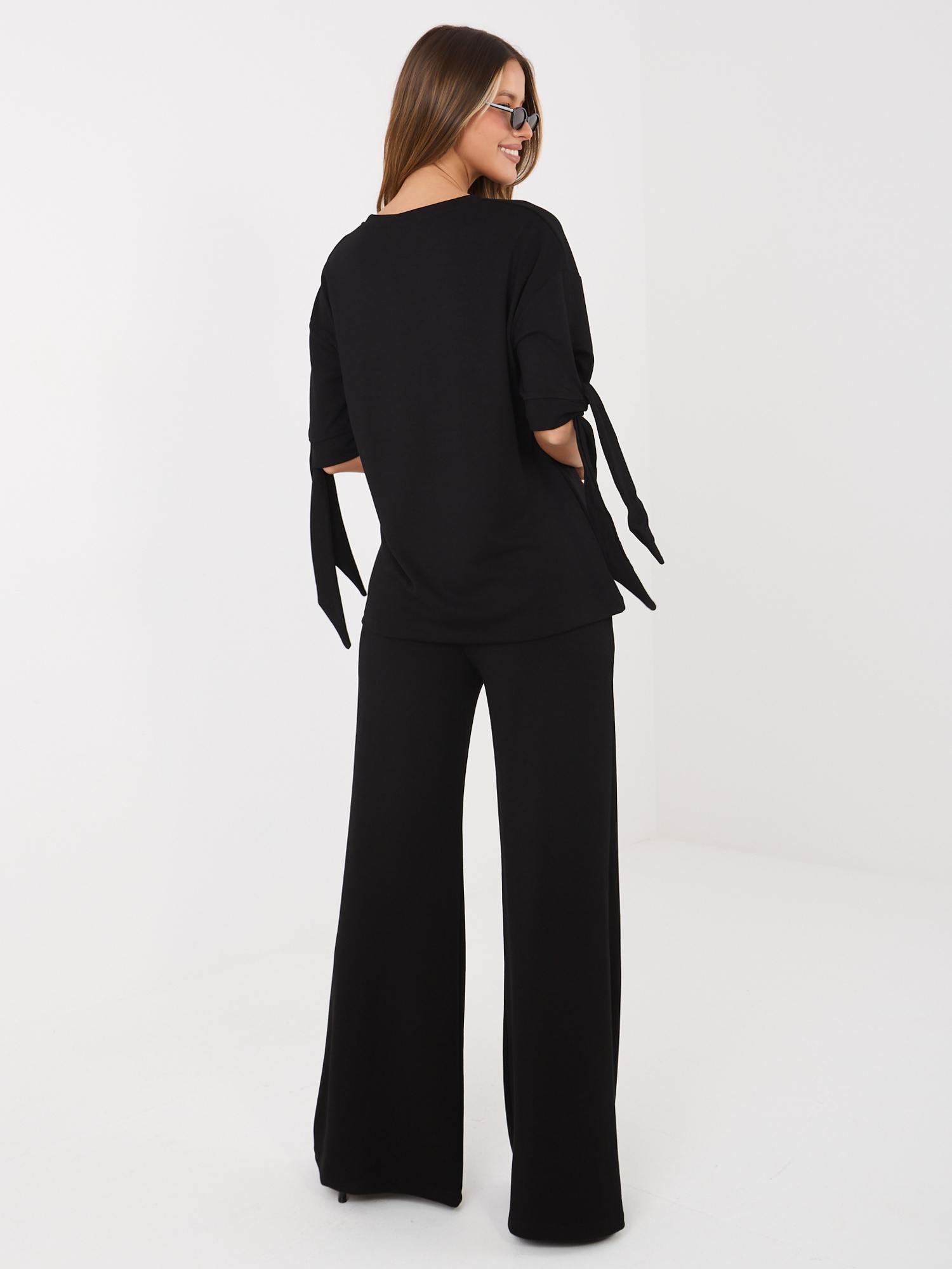 Czarny damski komplet z wiązaniem na rękawach