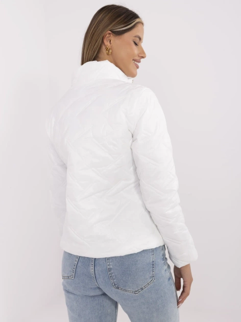 Biała pikowana kurtka damska z kieszeniami