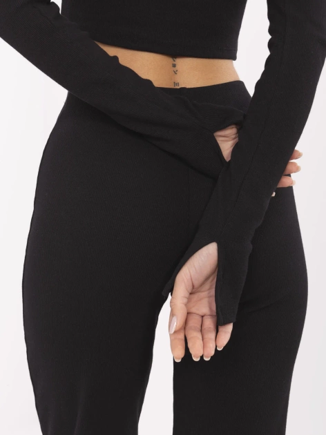 Czarny komplet z rozszerzanymi spodniami RUE PARIS