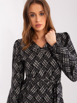 Großhandel Schwarz-graues Damenkleid mit langen Ärmeln.