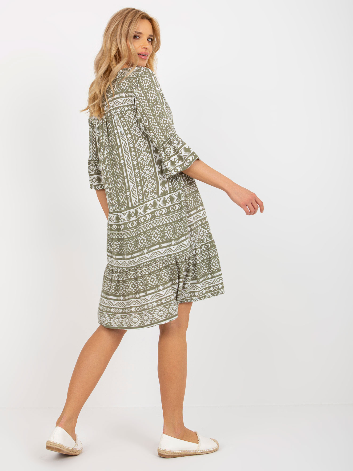 Khaki boho sukienka we wzory z falbaną SUBLEVEL