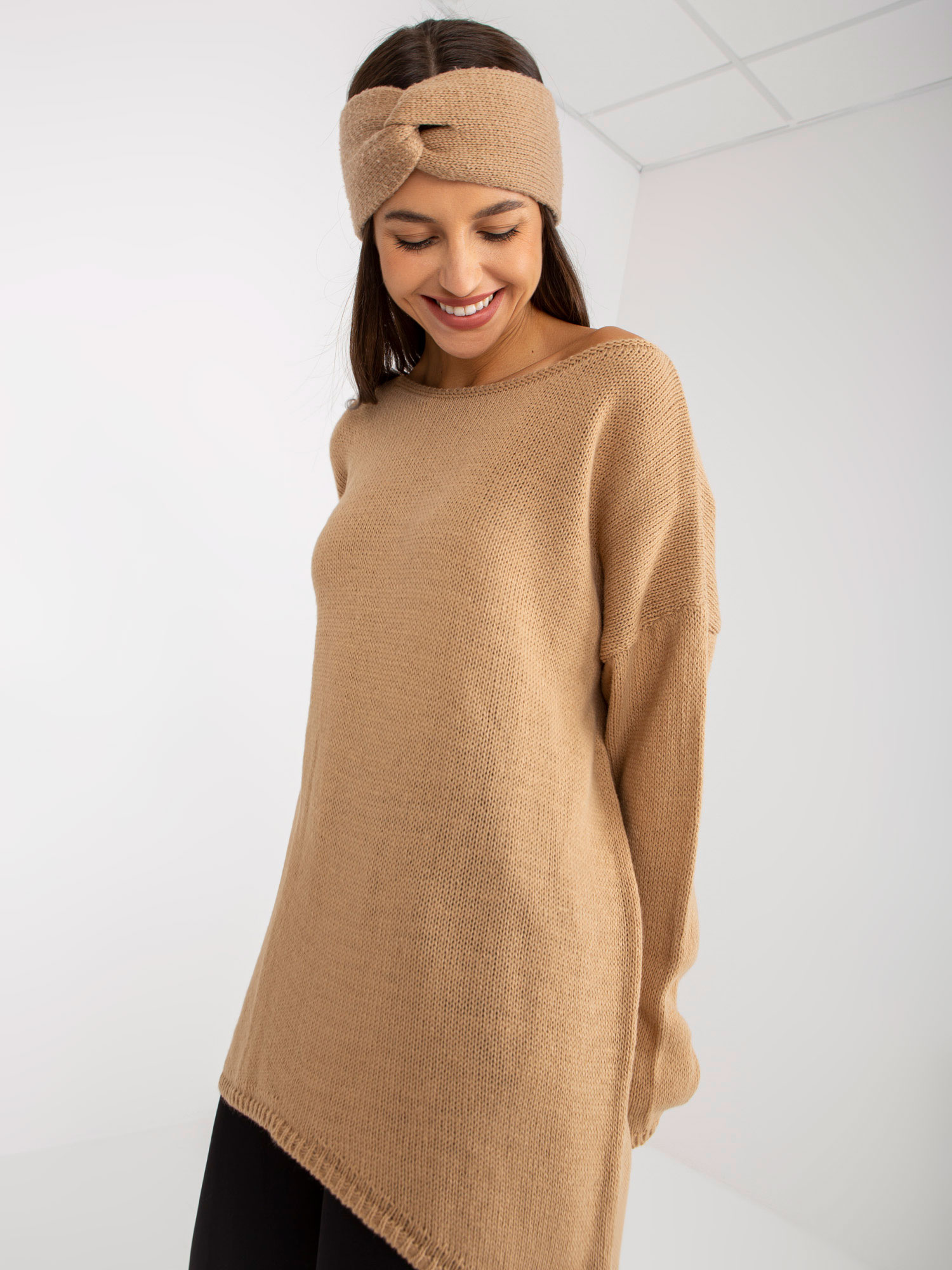 Hurt Camelowy sweter oversize z dłuższym tyłem OCH BELLA 