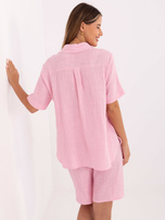 Jasnoróżowy letni komplet z rozpinaną koszulą