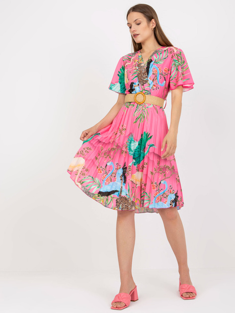 Różowa letnia sukienka z printami i plisowaniem