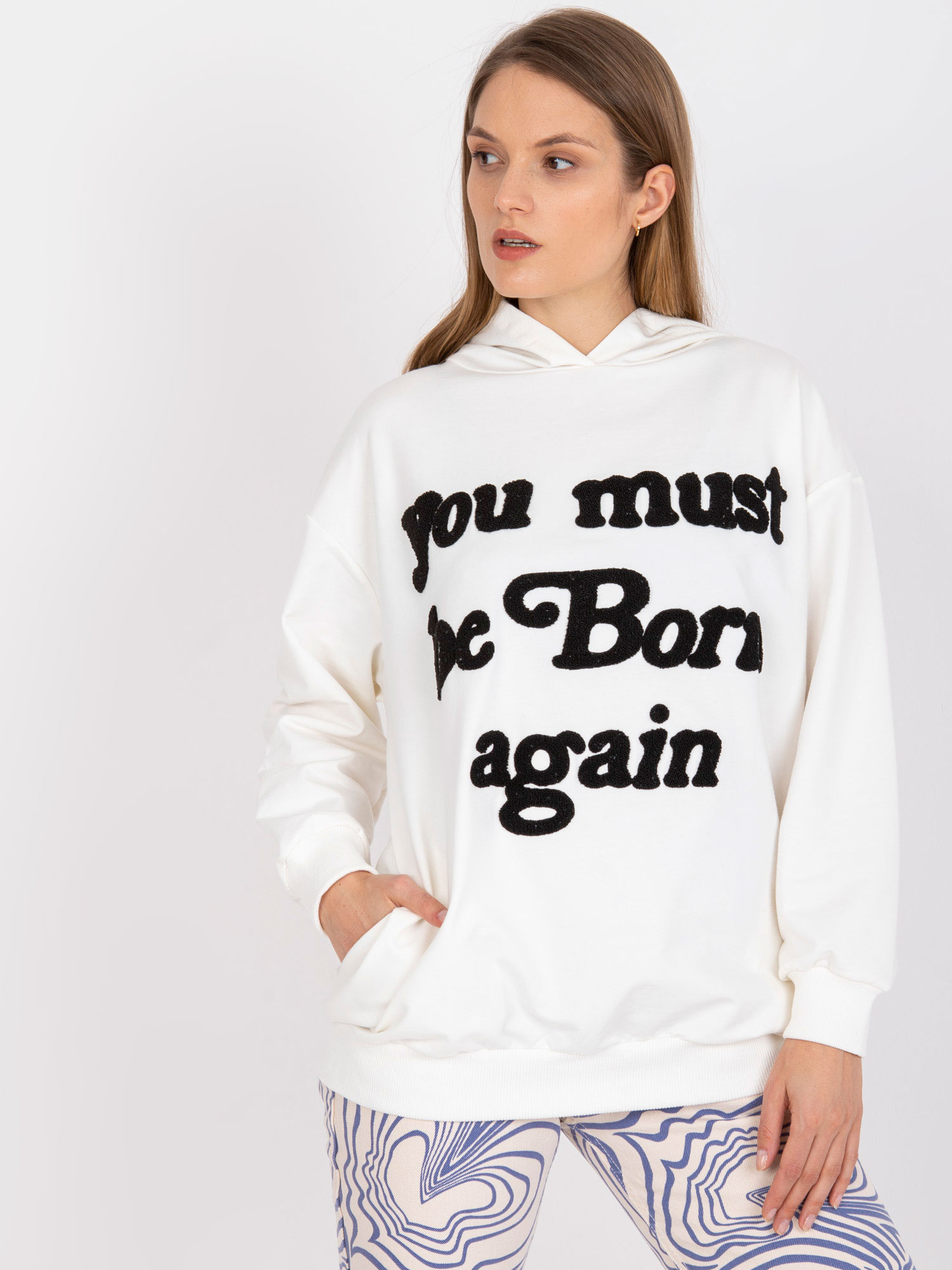 Ecru oversize kapucňová mikina z bavlny.