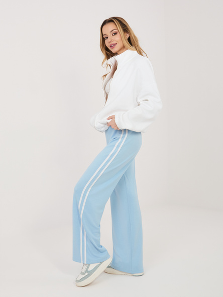Jasnoniebieskie dresowe spodnie z prostą nogawką 