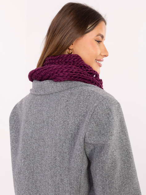 Ciemnofioletowy zimowy szal o grubym splocie