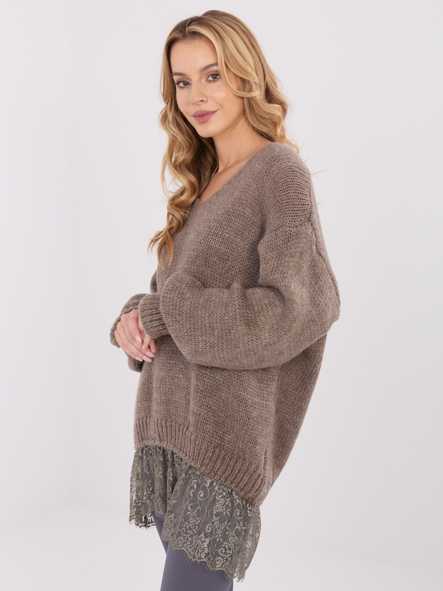 Sweter ciemny bezowy