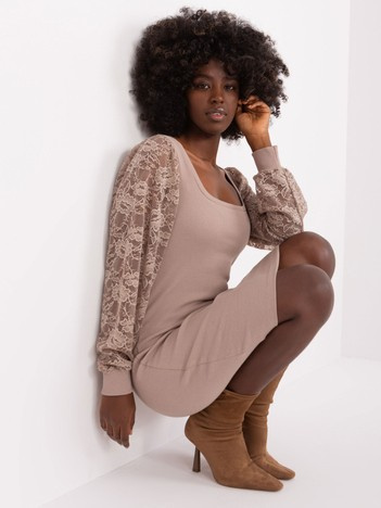 Hurt Ciemnobeżowa sukienka z koronką Kayley RUE PARIS