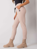 Beżowe spodnie dresowe z napisami Peyton