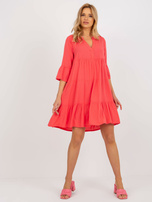 Hurt Koralowa luźna sukienka z falbaną i dekoltem V SUBLEVEL