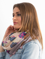 Jasnoróżowa chusta we wzór kwiatów