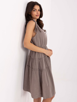 Dunkelbeige Musselin Sommerkleid.