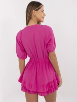 Fuksjowy muślinowy kombinezon o kroju sukienki