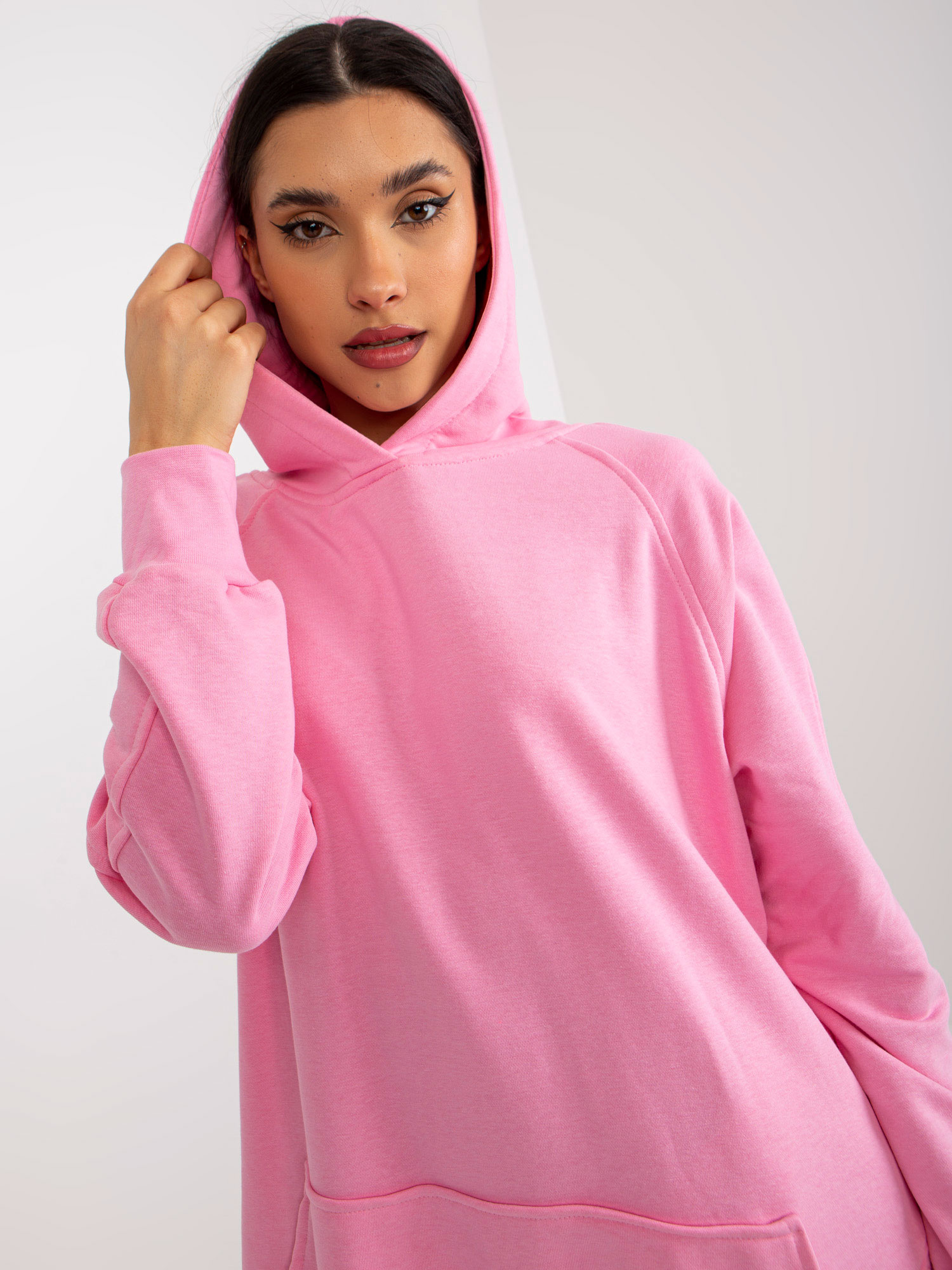 Różowa dresowa sukienka basic oversize z kieszenią