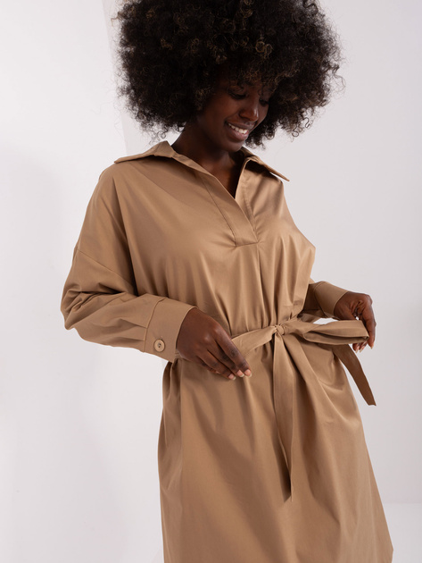 Hurt Camelowa midi sukienka z kołnierzem ZULUNA