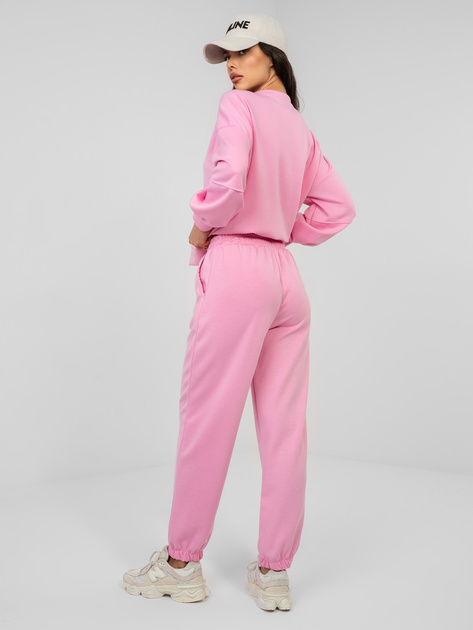 Różowe dresowe spodnie typu joggery