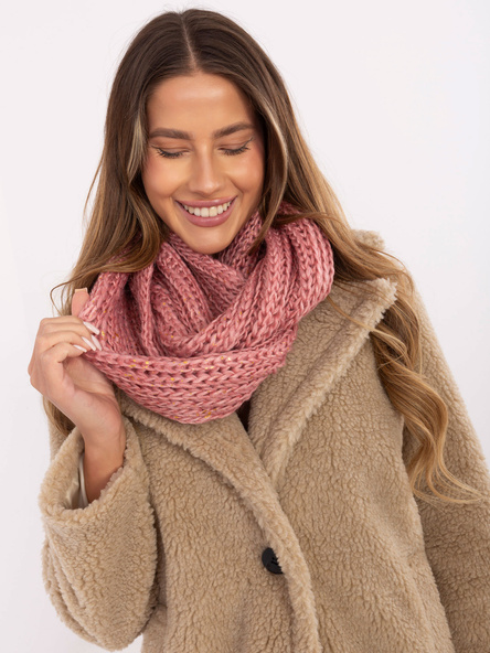 Różowy damski komin o grubym splocie