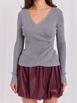 Dunkelgrauer eleganter Pullover mit glitzerndem Faden.