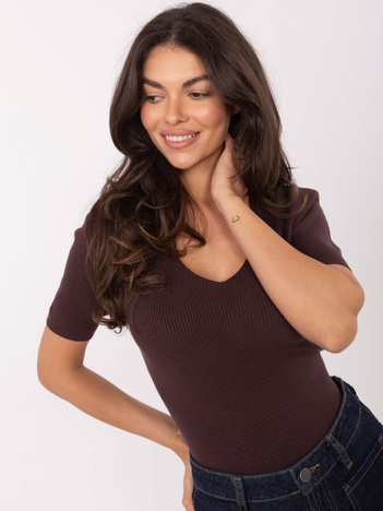 Ciemnobrązowy dopasowany sweter w prążek