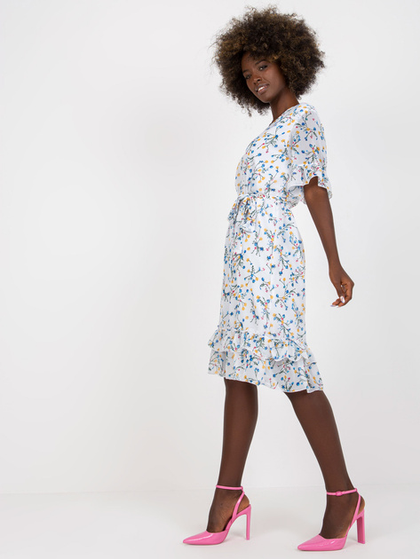 Biała sukienka midi z kwiatowym wzorem i falbanami