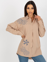 Hurtownia Beżowa damska koszula oversize z haftem