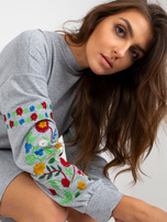 Hurt Szara melanżowa sukienka dresowa z haftem na rękawach RUE PARIS