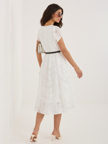 Biała rozkloszowana sukienka z paskiem RUE PARIS