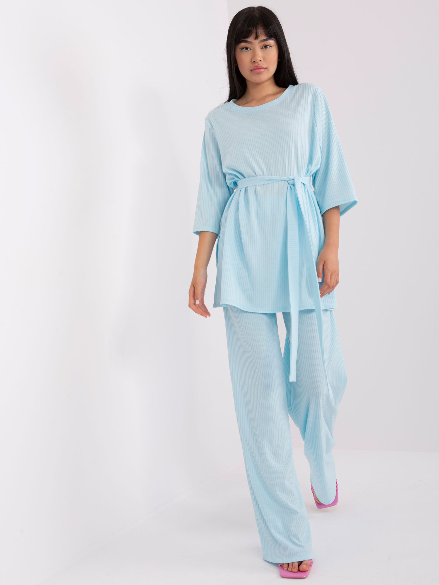 Hurt light blue casual set with an oversized blouse.