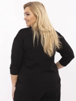 Juoda kasdienė bluzonė plus size su aplikacijomis.