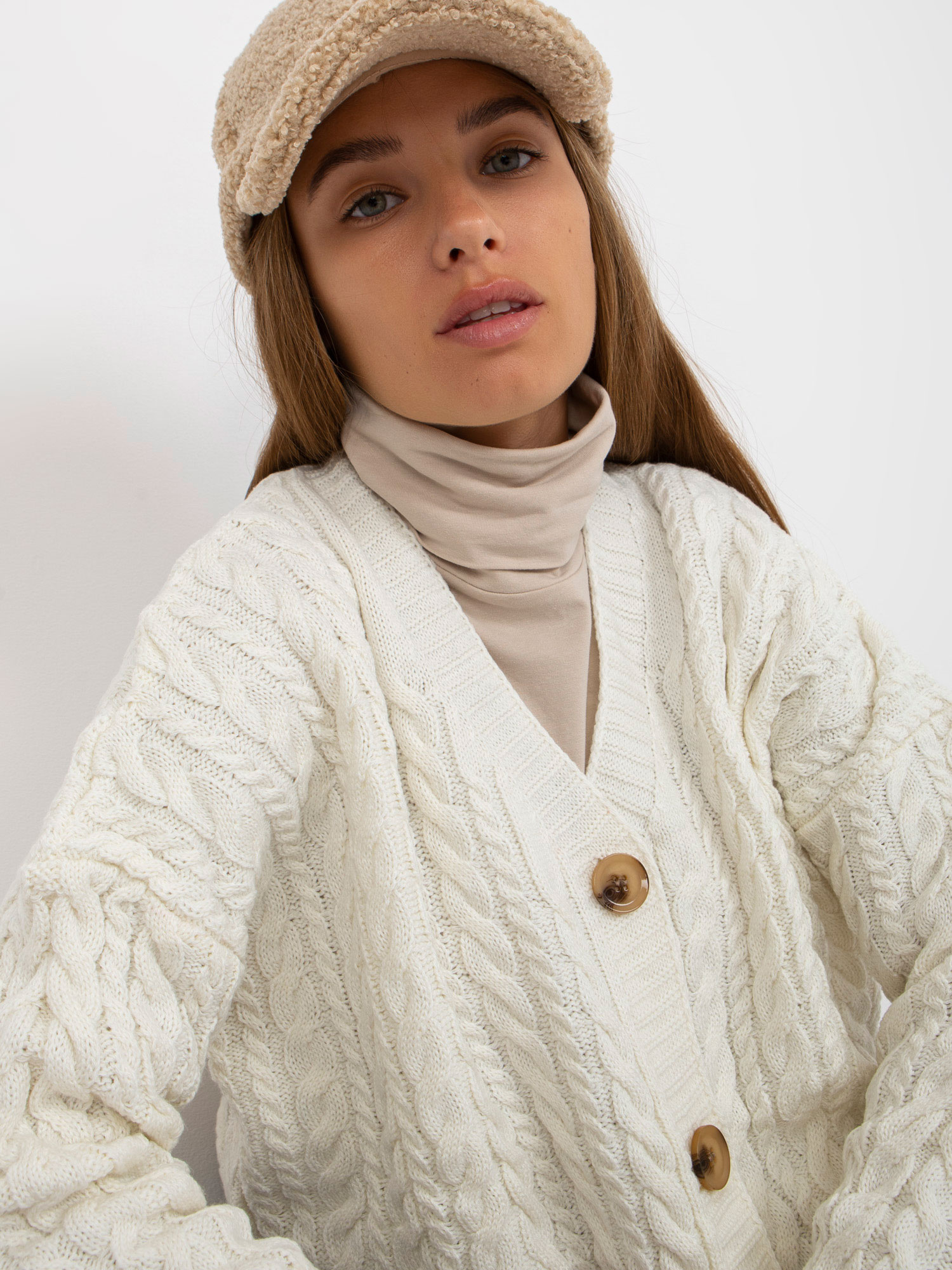 Ecru damski sweter rozpinany z guzikami RUE PARIS