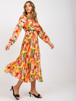 Pomarańczowa plisowana sukienka w kolorowe wzory 