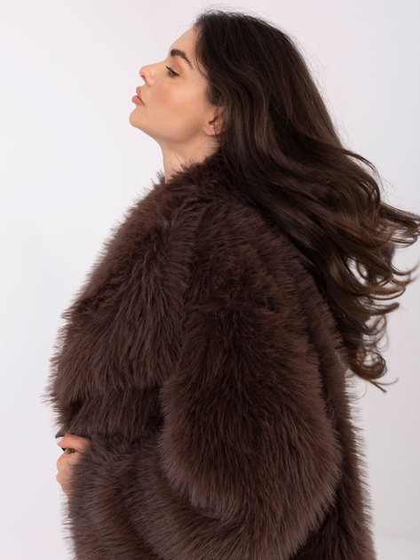 Brązowa futrzana kurtka z zapięciem na zatrzaski