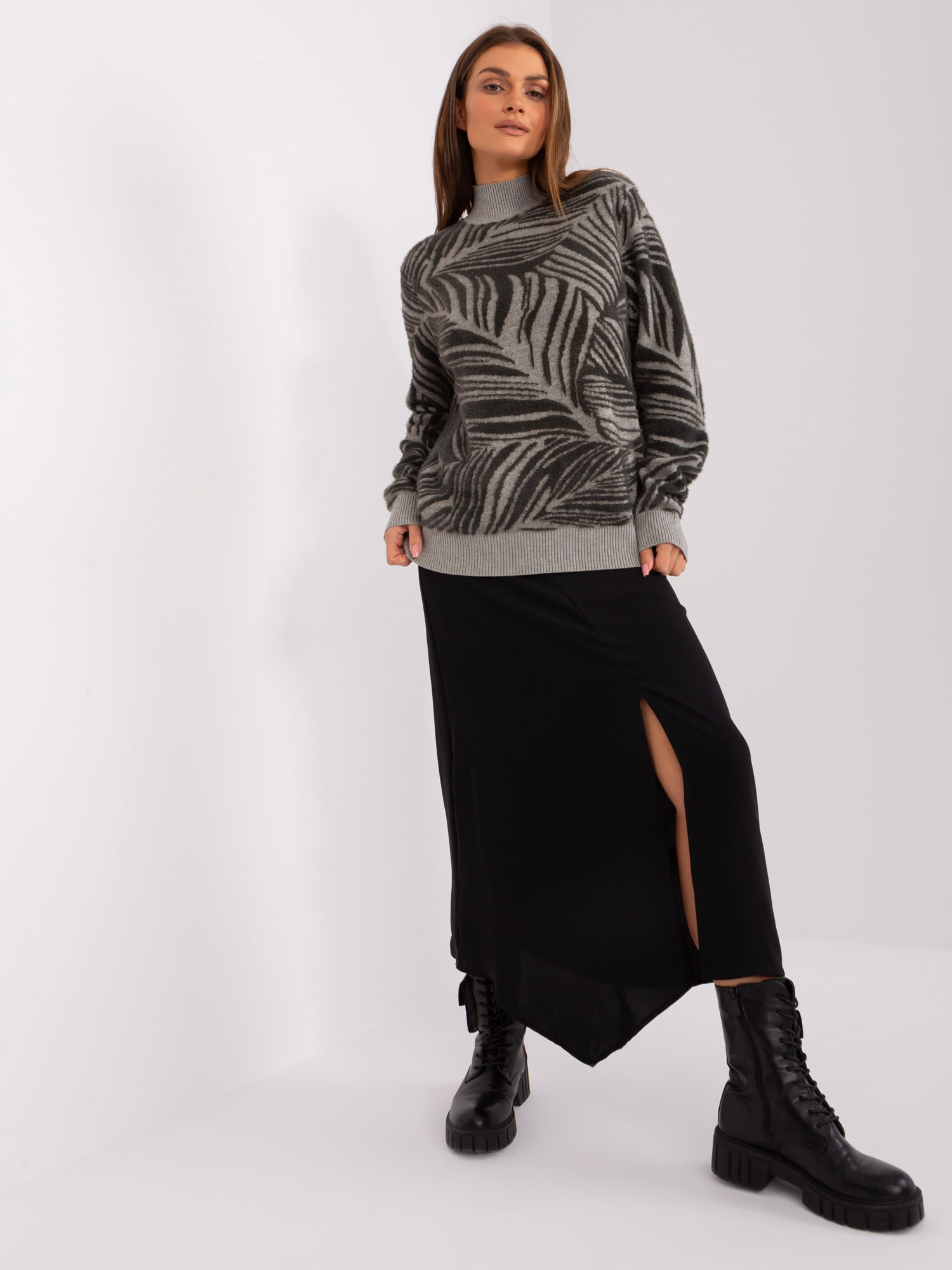 Khaki damski sweter z golfem o kroju oversize
