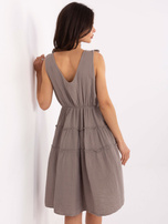Dunkelbeige Musselin Sommerkleid.