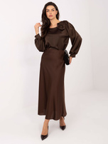 Czekoladowa elegancka bluzka z ozdobną różą