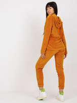 Hurt Dunkelgelbes Damen Velours-Set mit offener Jacke.