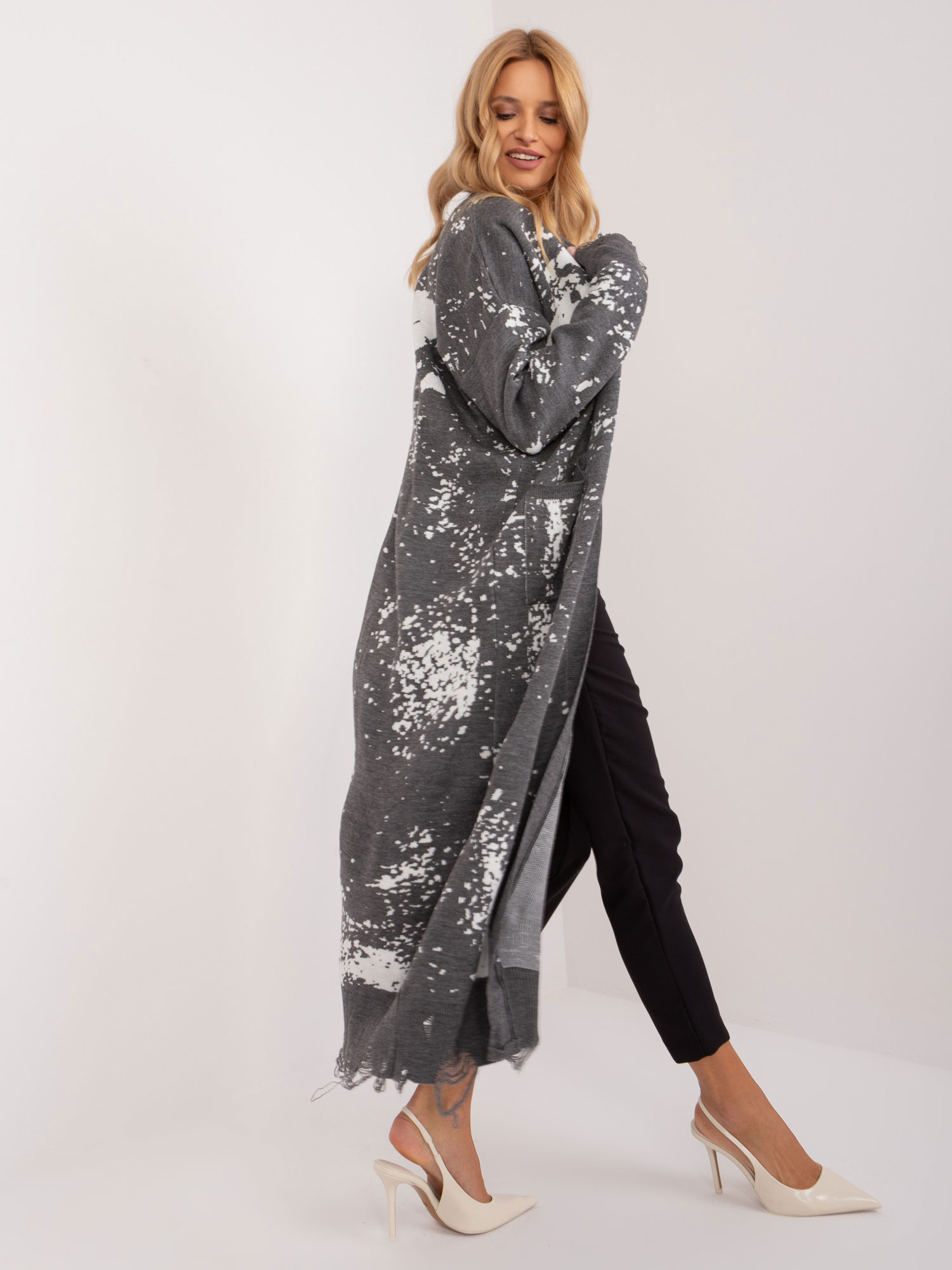 Dunkelgrauer langer Damen-Kardigan mit Print.