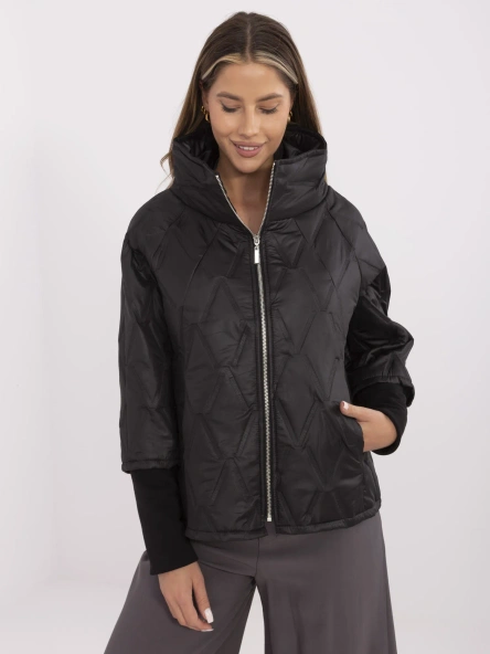 Czarna przejściowa kurtka damska z pikowaniem